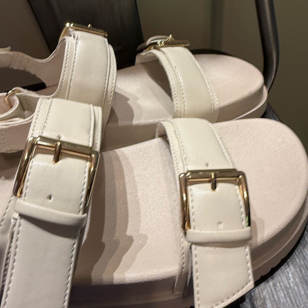 Madden Girl  Sprittz  Flat Sandal Sz 8.5 Summer Preppy - Picture 10 of 11